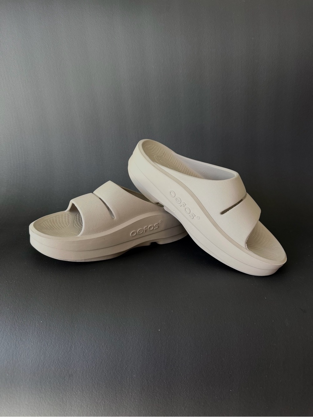 OOFOS OOahh Slide Sandals Women’s 9 tan (Nomad)